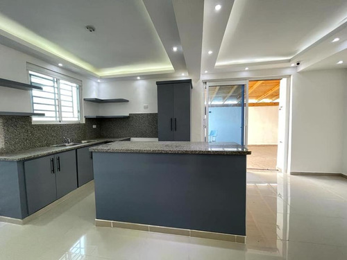 Imagen 11 de 13 de Venta De Casa De Dos Niveles En La Autopista De San Isidro