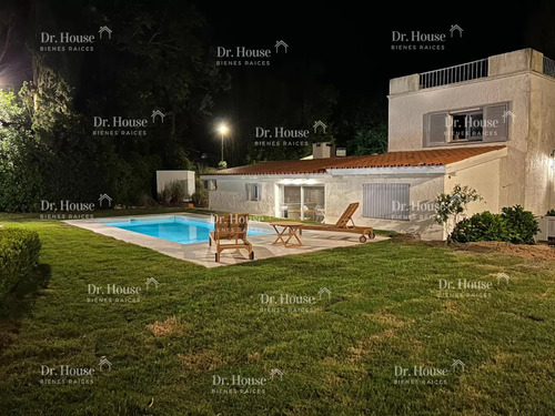 Preciosa Propiedad De 5 Dormitorios Divididos En Dos Hermosas Y Amplias Casas Construidas En El Mismo Terreno - Alquiler De Temporada