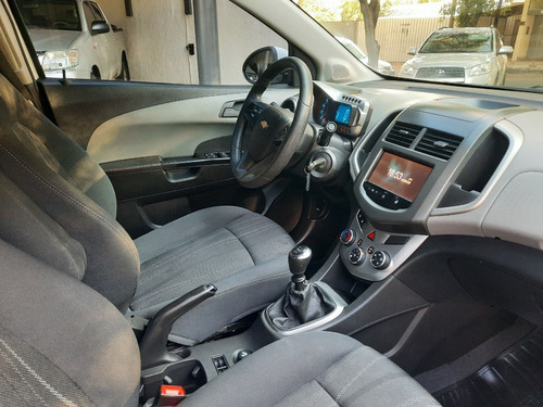 Imagen 14 de 15 de Chevrolet Sonic 1.6 Lt M/t 2014
