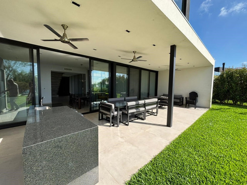 Casa En Alquiler Anual En Marinas, Puertos, Escobar
