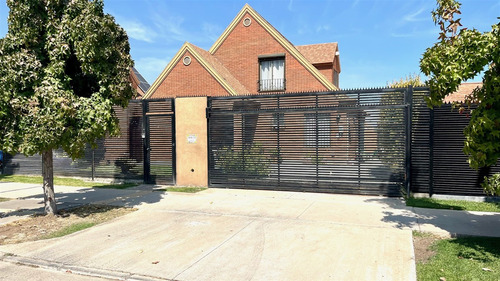 Casa En Venta De 6 Dorm. En El Huinganal