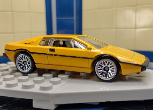 Priviet Exotic Lotus Esprit S1 Amarillo Hot Wheels Hw 2