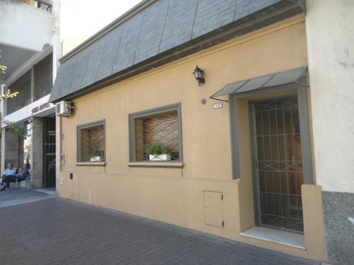 Imagen 1 de 29 de Venta - Parque Chacabuco - Casa De 242m2 Cubiertos - Terreno De 1440 M2 Vendibles