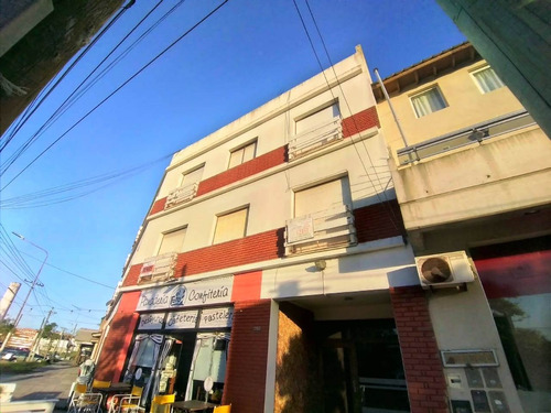 Venta De Departamento 2 Amb , Amplio Y Comodo- Zona Centro 