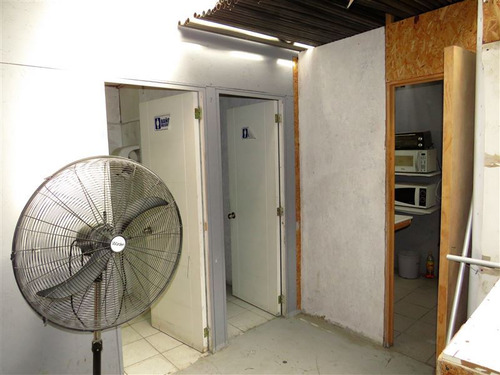 Imagen 13 de 17 de Local Comercial En Venta En Santiago