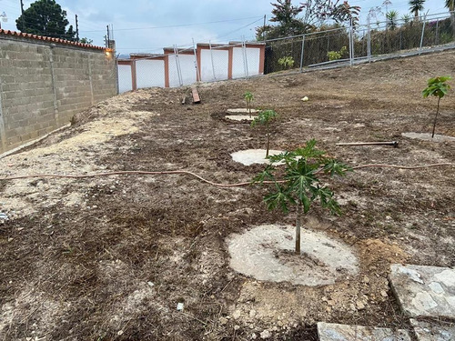 En Venta Parcela De Terreno De 1.998 M² En San Antonio De Los Altos. Urb. Altos De La Peña, Los Salías.