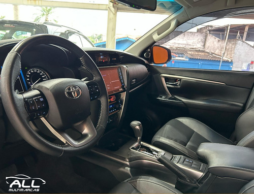 Toyota Hilux SW4 2.8 D-4D TURBO DIESEL SRX 7L 4X4 AUTOMÁTICO