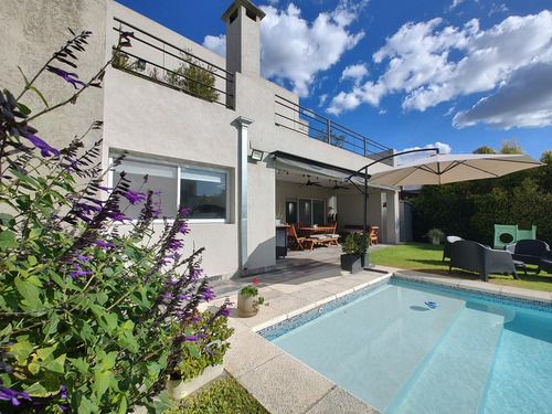 Apto Credito - Casa De Categoría En Venta En Los Olivares