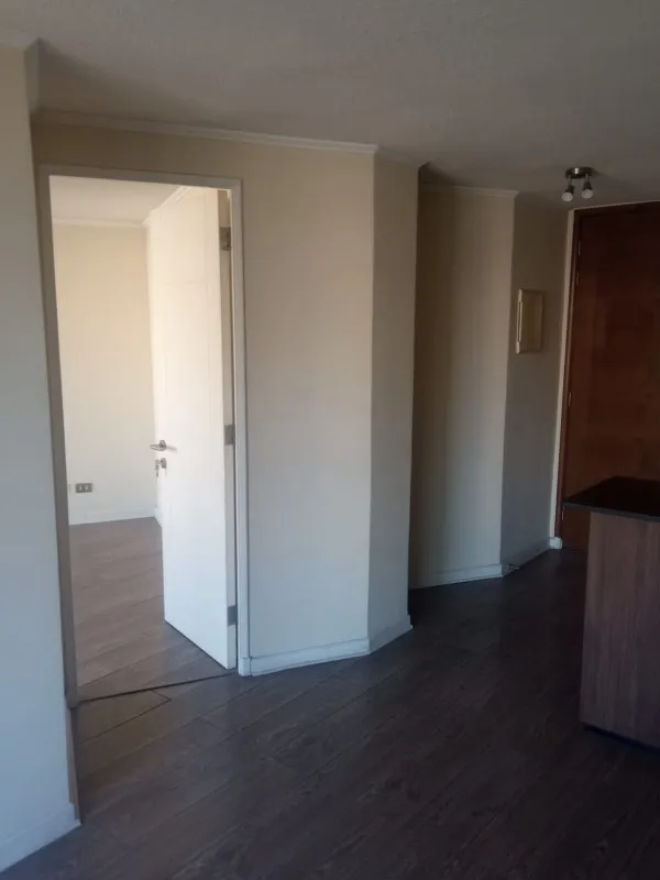 Imagen 3 de 6 de Departamento Recién Pintado, Con Estación De Metro Cerca