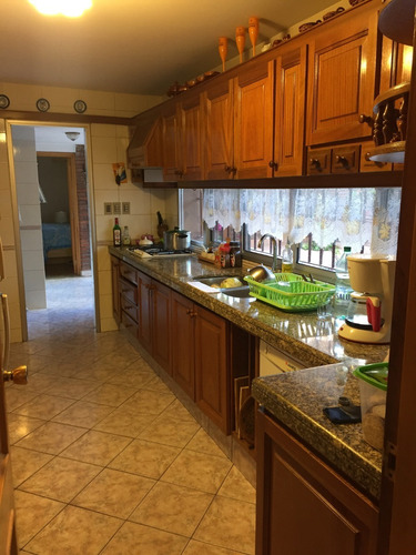Imagen 9 de 19 de Único!! Tipo Casa Con Patio, Barbacoa Con Parrillero Exclusiva Y Cancha Deportes. Servicio 4 Garages!!