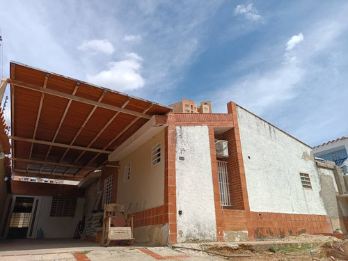 Casa En La Trigaleña En Remodelacion, Valencia    Plc-913