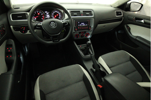 Volkswagen Jetta 2.0 Live Mt