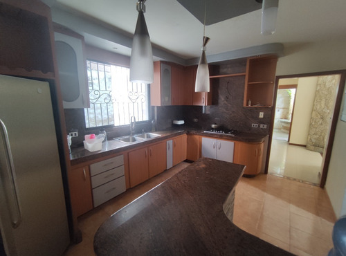 Imagen 6 de 22 de Casa / Townhouse En Barrio Sucre, Maracay 04121994409