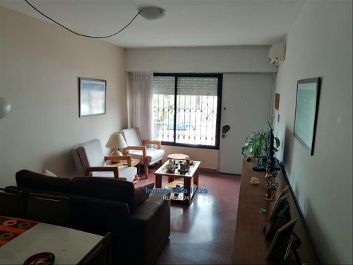 Casa Venta Buceo 2 Dormitorios, Garaje U$d 240.000