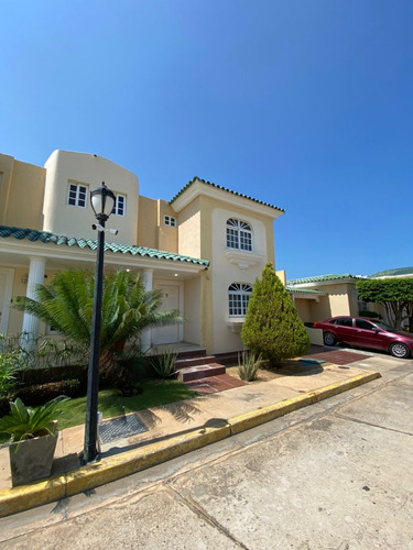 Ecv-1323 Zona Norte Townhouse Lago Country I Avenida Fuerzas Armadas