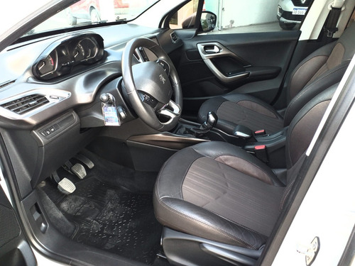 Imagen 14 de 15 de Peugeot 2008 2017 1.6 Feline