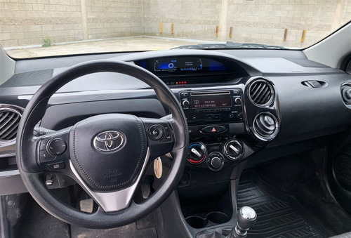 Imagen 10 de 15 de Toyota Etios 1.5 Sedan Xs