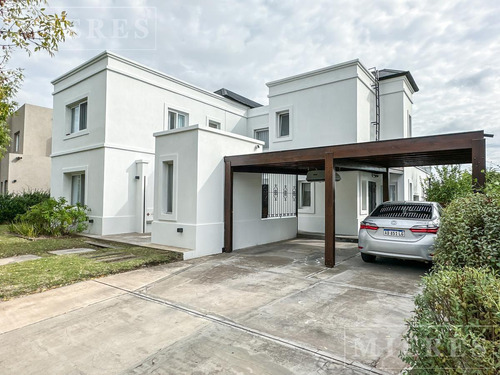 Casa En Venta,  Lote A La Laguna. San Francisco, Villanueva.