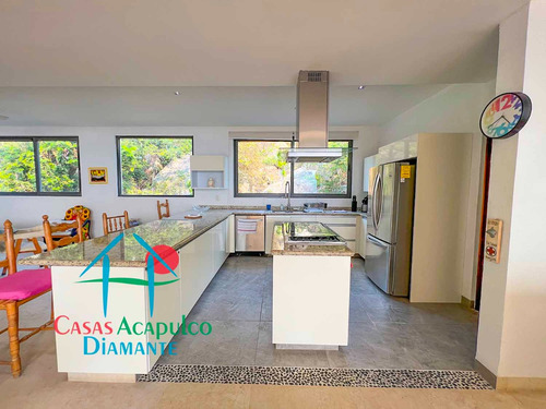 Cad La Joya Residencial 4. Terraza, Vista A La Bahía De Puerto Marqués
