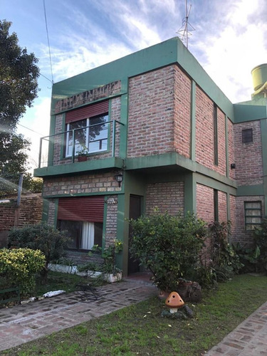 Imagen 2 de 6 de Complejo Conformado Por 4 Propiedades Emplazadas En Un Lote