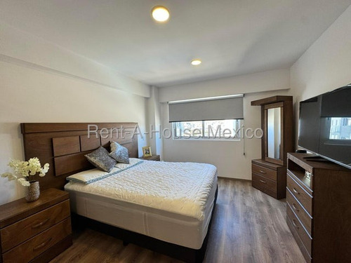 Renta - El Refugio. Penthouse Amueblado, Cuarto De Servicio, Roof, 3 Recámaras