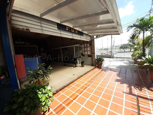 Imagen 10 de 30 de Local Comercial En Venta En Parroquia Unión Barquisimeto Lara ++23-17188 */ M.c T. N° +0-4-2-4- 5.5.6. 5.7. 5.9 *--**