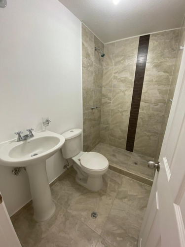 Casa Esquinera En Venta, Pomasqui - Conjunto Habitacional Villa Palermo