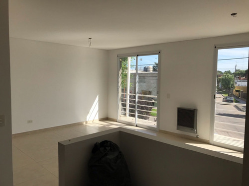 Imagen 8 de 12 de Departamento Con Balcón Sobre Avellaneda