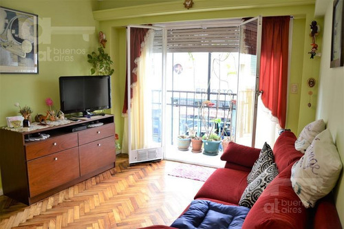 Imagen 1 de 29 de San Telmo. Semipiso De 3 Ambientes Al Frente Con Balcón Y Patio/ Lavadero