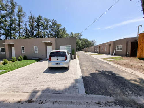 Casa De 2 Ambientes Con Cochera En Venta En Complejo Arturo Illia - Grand Bourg