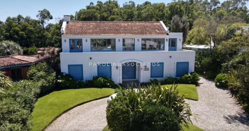 Hermosa Casa En Venta De 5 Dormitorios En Solanas, Punta Del Este