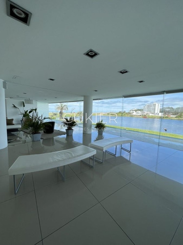 Imagen 23 de 25 de Alquiler Temporada Apartamento 3 Dormitorios En Primera Linea Frente Al Mar Playa Mansa Punta Del Este