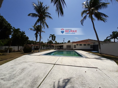 En Venta Amplia Y Acogedora Casa Tipo Campestre Con Piscina Y Areas Verdes, El Tuque.