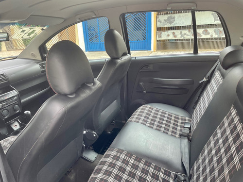Imagem 10 de 12 de Volkswagen Fox City 1.0 8v (flex)