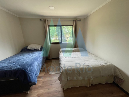Casa En Venta De 2 Dorm. En Los Lagos