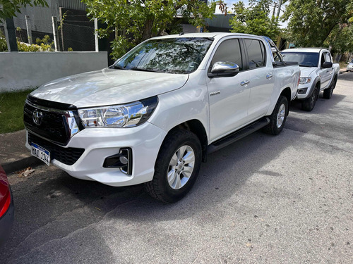 Toyota Hilux 2.7 D.cab. Srv 4x4