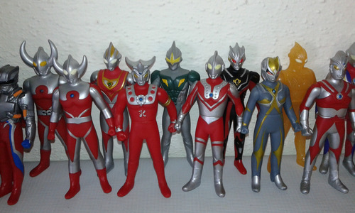 Vendo Paquete De Figuras Sofuvi Ultraman Y Kaijus Preg. Disp (Usado)