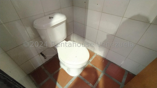 Galpón En Venta Ubicado En El Centro De La Victoria, Fvina 25-14638