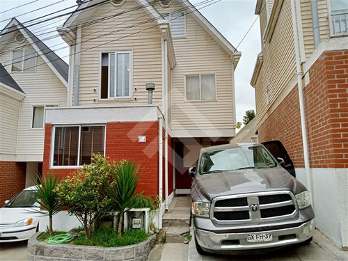 Casa En Venta De 4 Dorm. En Quilpué