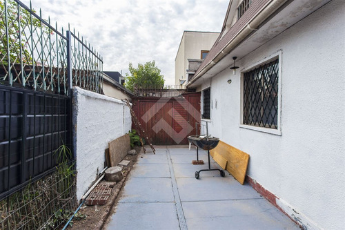Casa En Pasaje Cerrado De 4 Dorm. 2 Pisos En Las Condes