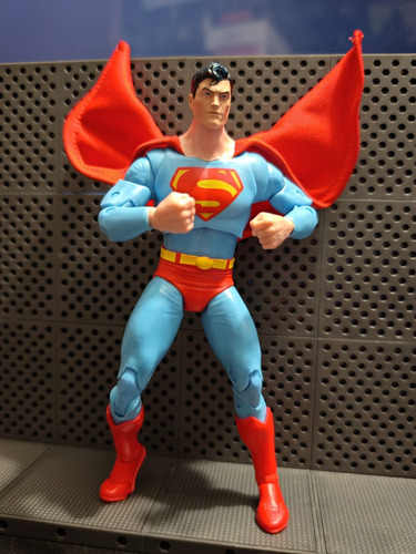 Dc Multiverse Superman Clásico Kitbash (Usado)