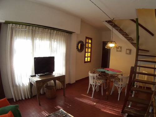 Imagen 2 de 14 de Duplex Familiar - F. Frias 199