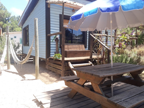 En Alquiler Temporada! Cabaña Cambalache, Casa De Madera, Monoambiente. A 350mts. De La Playa, Zona La Viuda, Para 2 O 3 Adultos, Punta Del Diablo, Rocha, Uruguay.