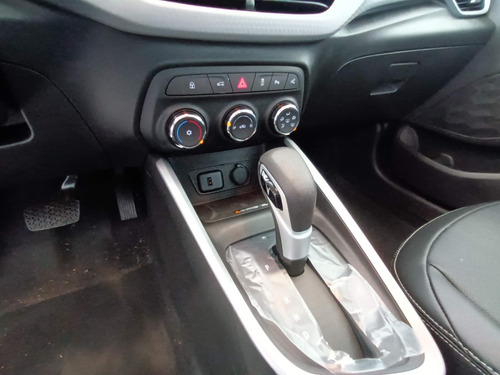 Imagen 11 de 21 de Chevrolet Onix Premier At Mr