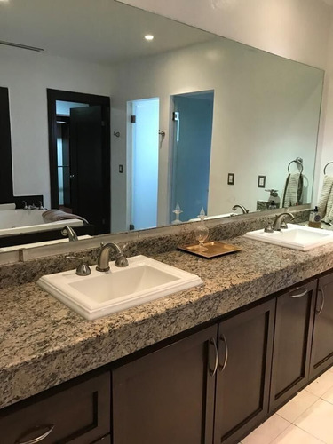 Casa En Venta En Canterías En Monterrey