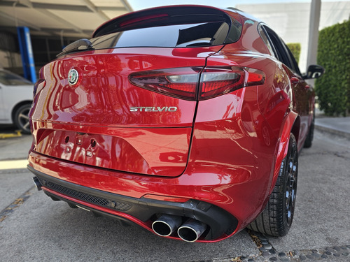 Alfa Romeo Stelvio 2.9L Quadrifoglio Verde V6 Bi-Turbo At