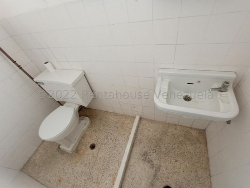 Imagen 14 de 14 de Ramiro Ruiz Vende Apto En Los Palos Grandes Mls #22-22370