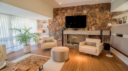 Exclusiva Residencia En Mansa- Ref: 360