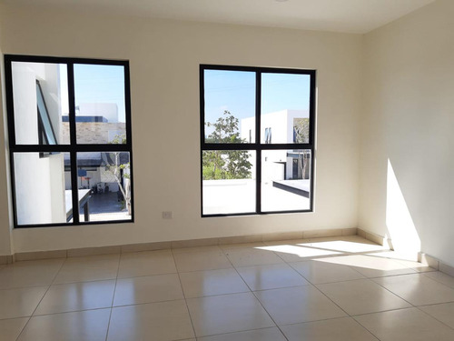 Casa En Venta En Privasa Soluna En Temozón A 5 Min De Plaza La Isla,mérida,yucatán.