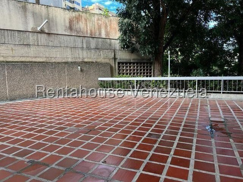 Ms: 25-16515 Se Vende Amplio Apartamento En Santa Rosa De Lima. A=123m2, 3h, 3b, 1p.